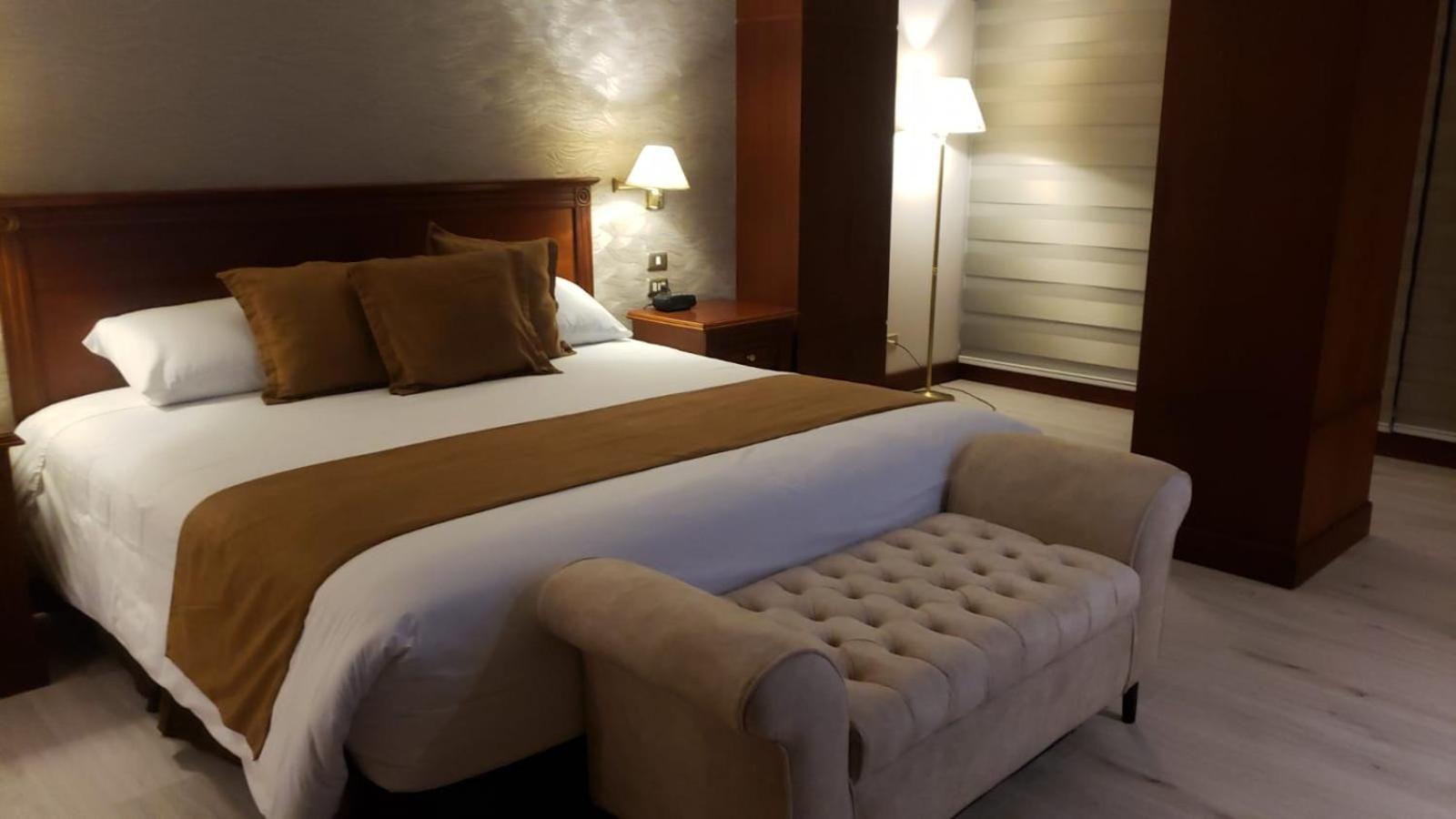 Hotel Emperador أمباتو المظهر الخارجي الصورة