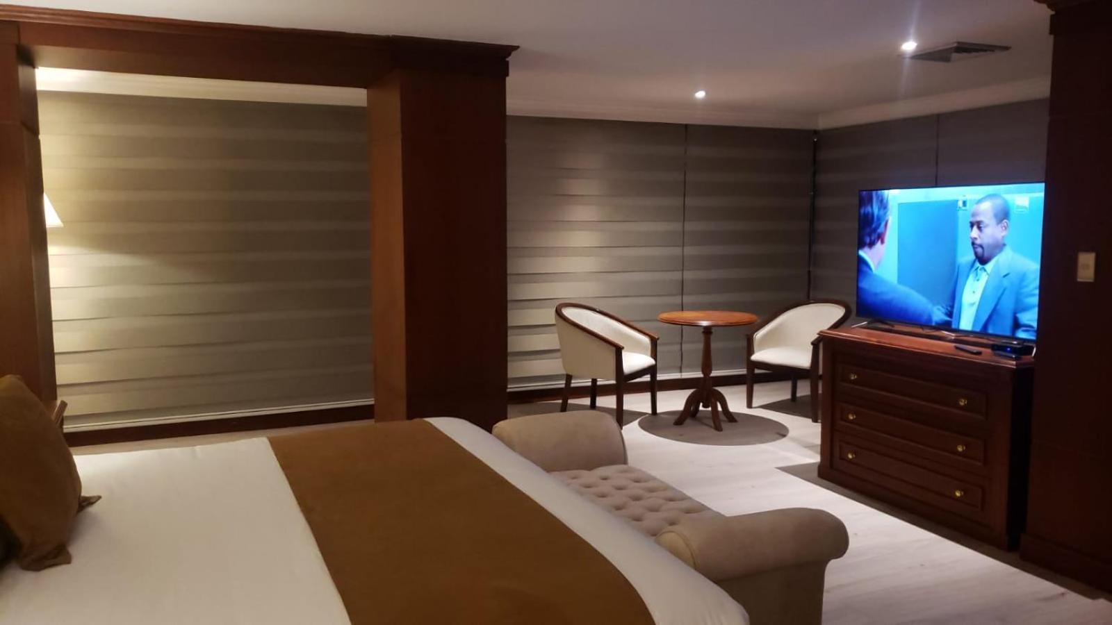Hotel Emperador أمباتو المظهر الخارجي الصورة