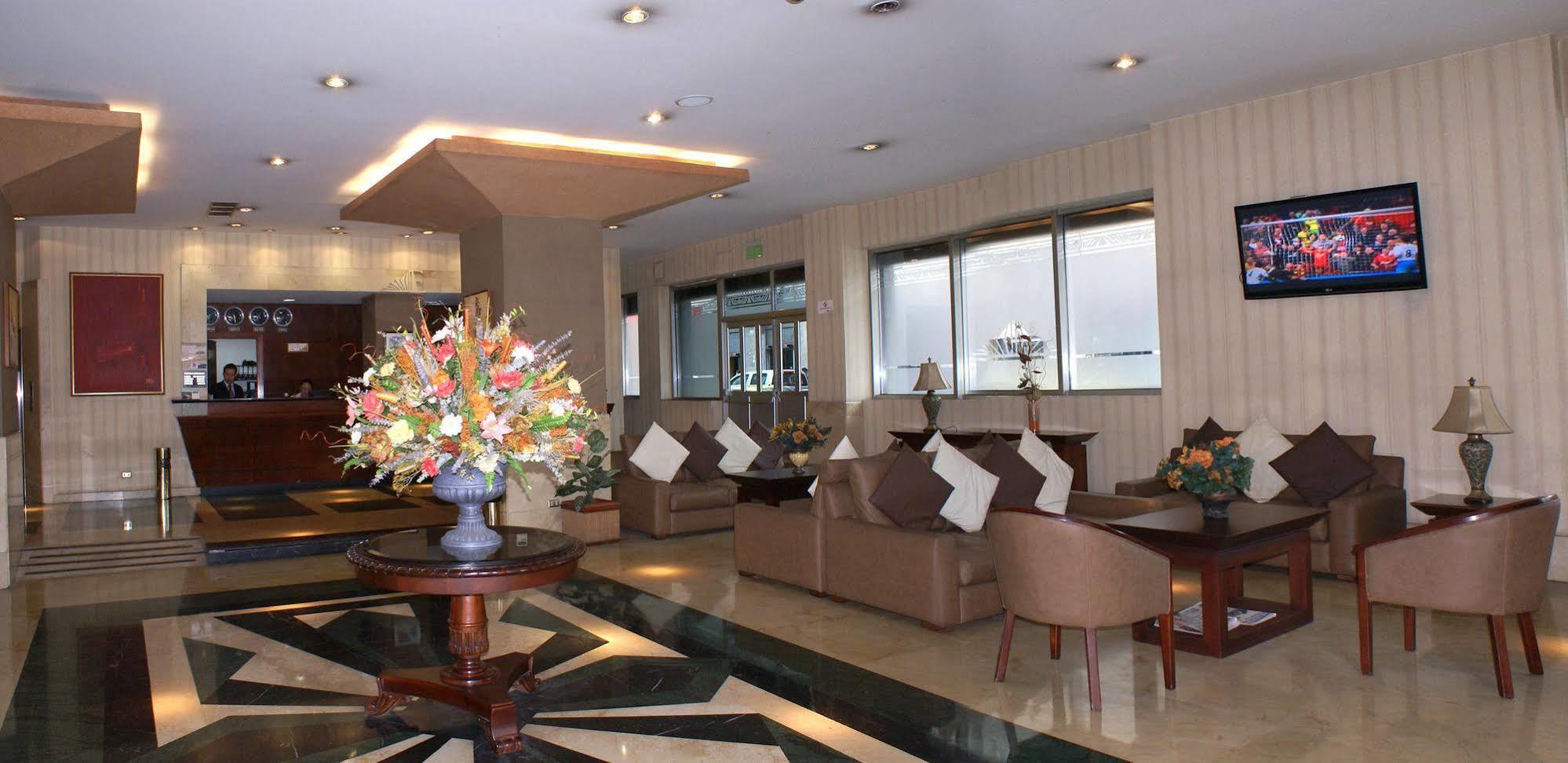 Hotel Emperador أمباتو المظهر الخارجي الصورة