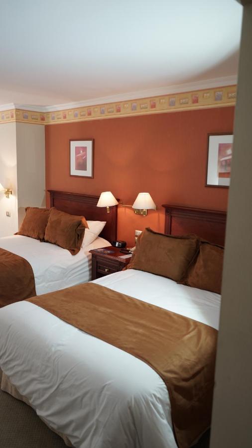 Hotel Emperador أمباتو المظهر الخارجي الصورة