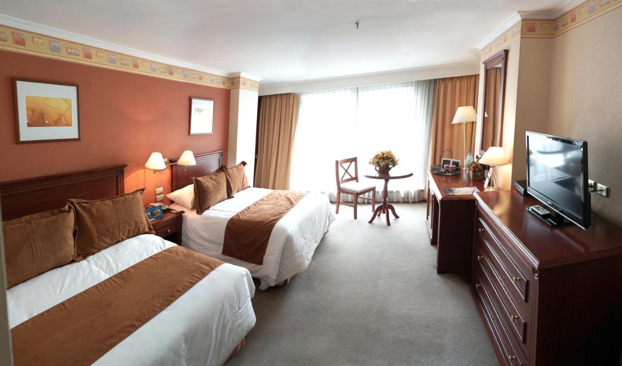 Hotel Emperador أمباتو المظهر الخارجي الصورة